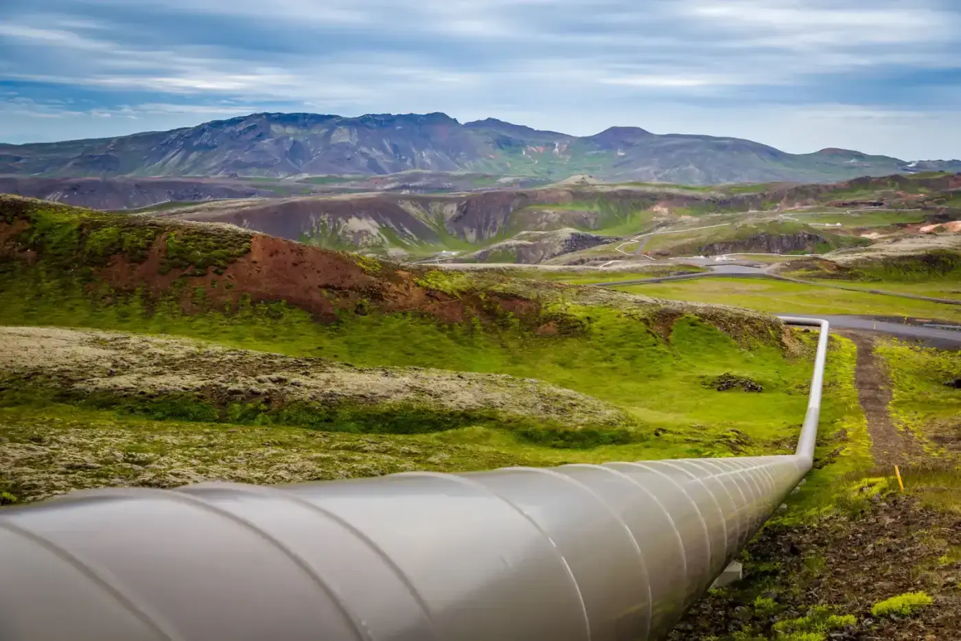 Pipeline traversant une vallée